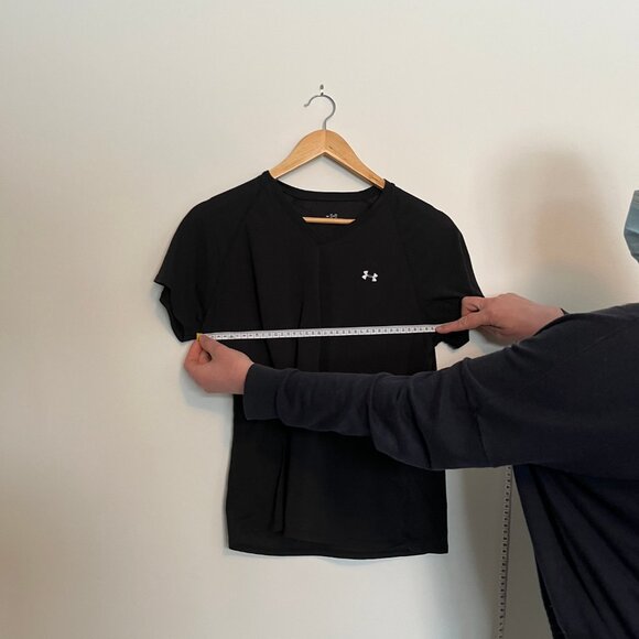 Under Armour. T-Shirt. Black. Size Large, Fits Medium. Womens. - Picture 3 of 7